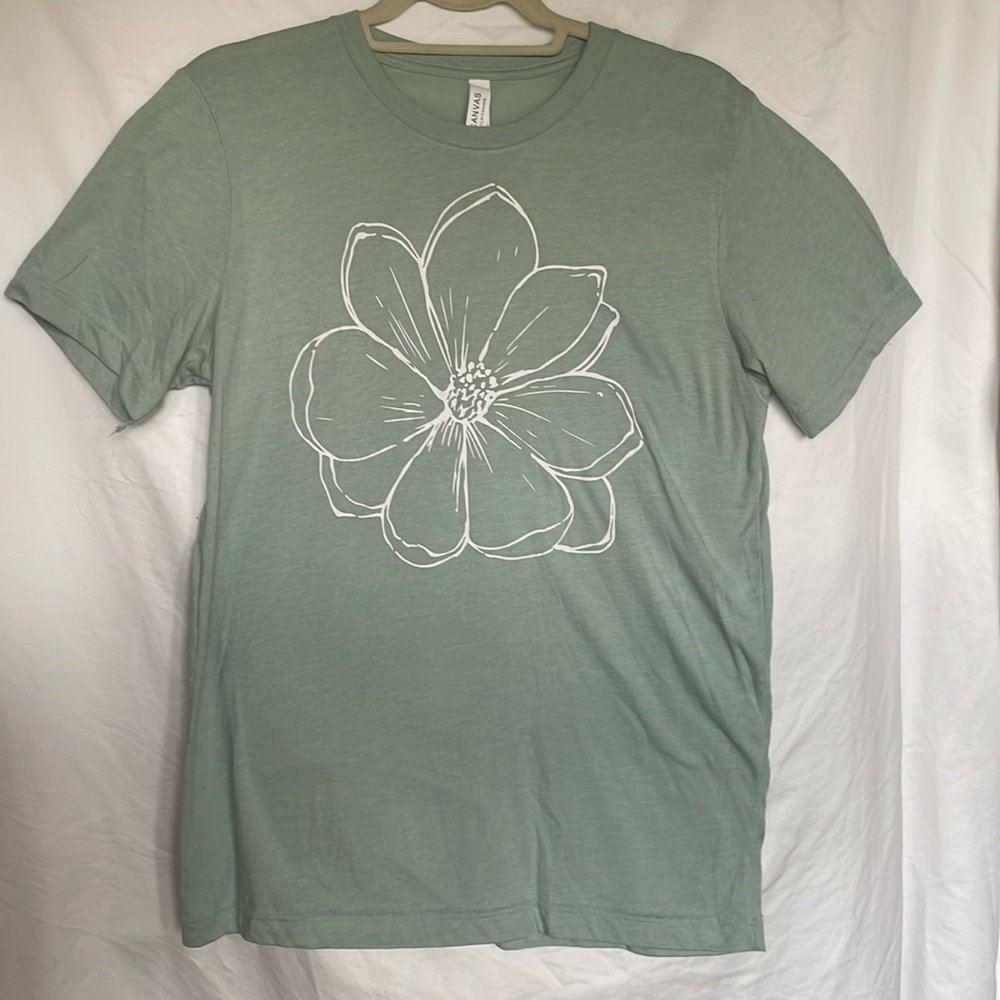 Pastel Green Magnolia Blossom Tshirt M